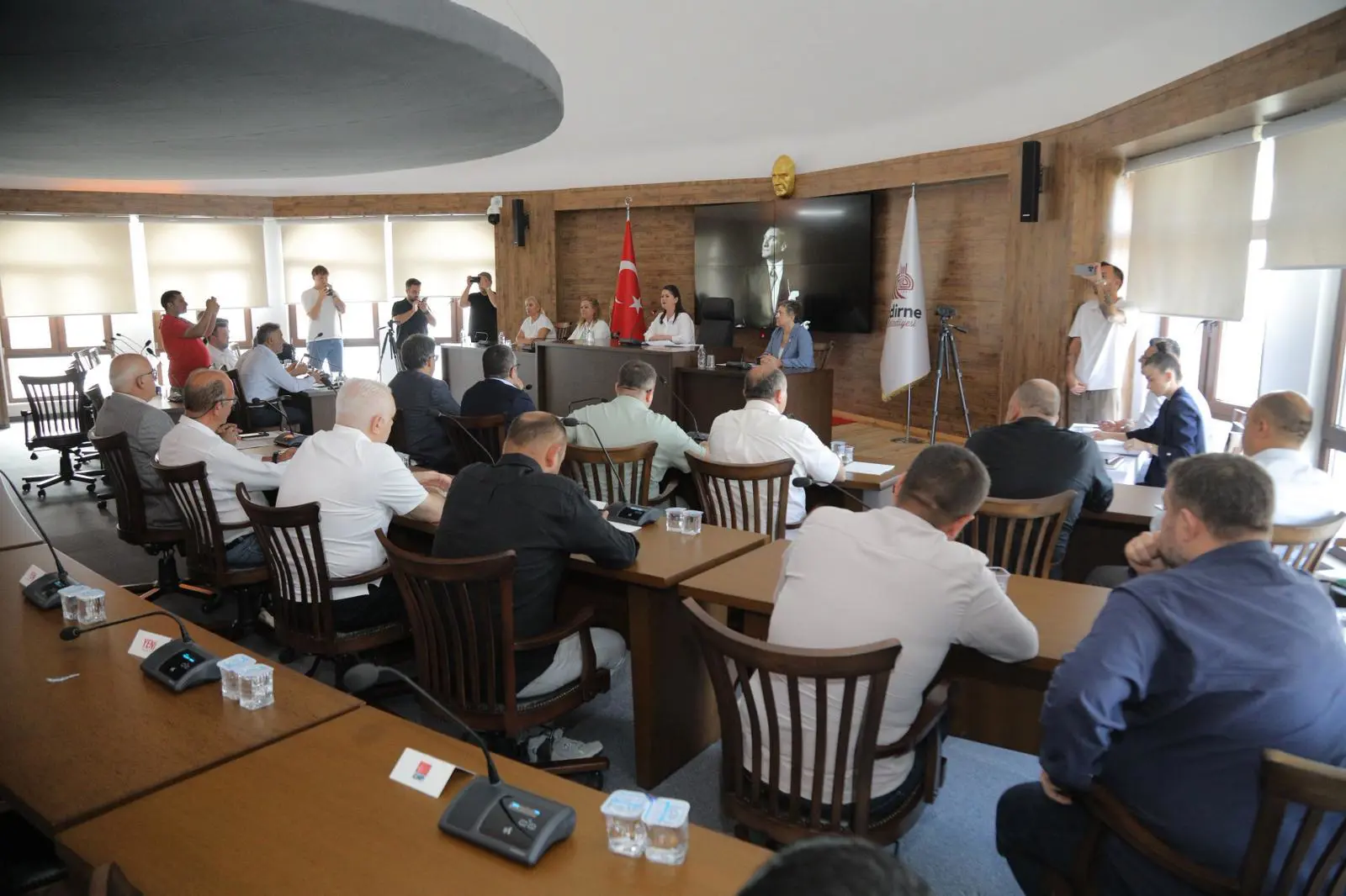 BAŞKAN GENCAN: “GELİRLERİMİZİ GİDERLERİMİZDEN YÜKSEK HALE GETİRDİK” galeri görseli